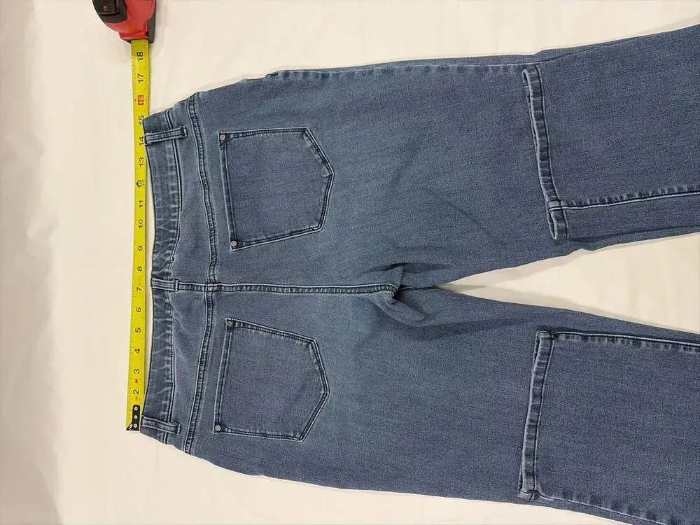 Chico's Fabulously Slimming Short Straight Leg Jeans, Size 0.5/Small